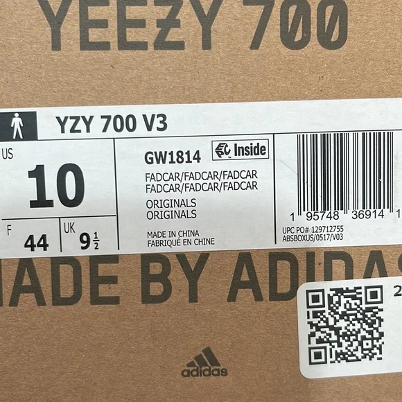 Adidas Yeezy 700 v3 - Fade Carbon